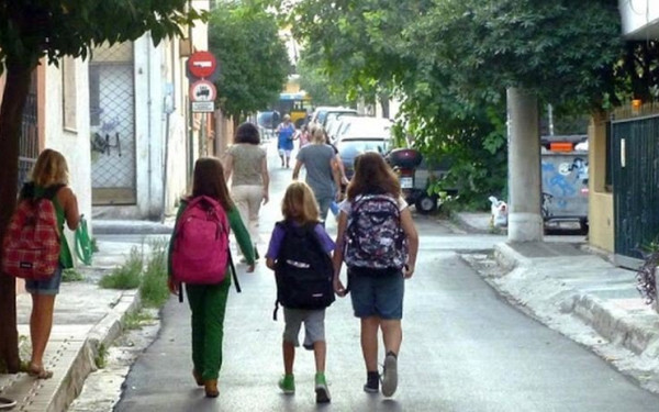 Σχολεία και ιώσεις: Συμβουλές παιδιάτρων - Πότε να επιστρέφουν τα παιδιά στην τάξη