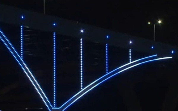 Στα χρώματα της ελληνικής σημαίας η γέφυρα του Μιλγουόκι (βίντεο)