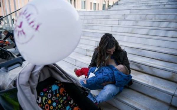 Παγκόσμια Εβδομάδα Μητρικού Θηλασμού: Τα οφέλη για μητέρα και βρέφος - Γιατί εξακολουθεί να υστερεί η Ελλάδα