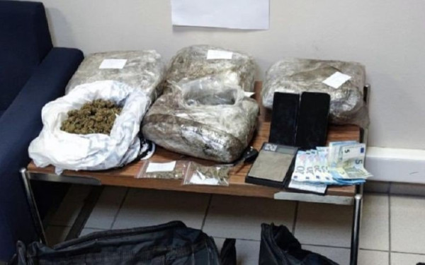 Θεσσαλονίκη: Ο Ακύλας "ξετρύπωσε" ναρκωτικά σε διαμέρισμα - Μία σύλληψη (Βίντεο-Φωτ.)