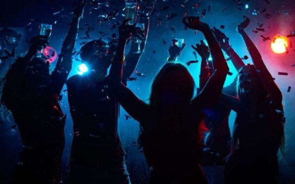 Μύκονος: Γνωστός επιχειρηματίας συνελήφθη για πάρτι με ναρκωτικά