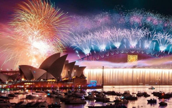 Προειδοποίηση της Πυροσβεστικής για τα βεγγαλικά: «Δεν είναι παιχνίδια, κίνδυνος ακρωτηριασμού και φωτιάς»