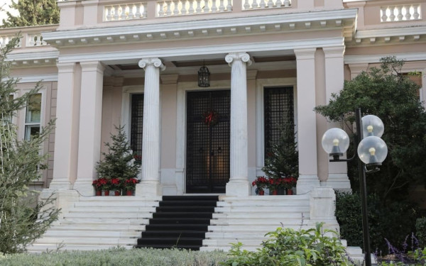 "Ο νόμος δεν μπορεί να εφαρμόζεται κατά το δοκούν", απαντά η κυβέρνηση στην απόφαση της Ιεράς Συνόδου
