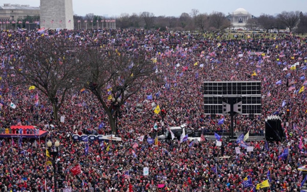 Παραλήρημα Τραμπ μπροστά στους οπαδούς του: «Κερδίσαμε αυτές τις εκλογές» είπε και πάλι χωρίς αποδείξεις (βίντεο)