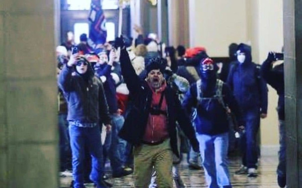 Η «αμερικανική δημοκρατία υπό πολιορκία» – O Τραμπ κατηγορούμενος στον διεθνή Τύπο