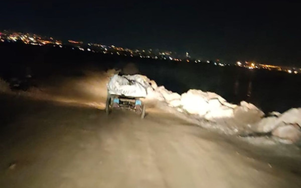 Θεσσαλονίκη: Πολίτες κυνήγησαν άνδρα σε τρίκυκλο μέχρι το Κορδελιό, επειδή έκαιγε καλώδια δίπλα στο ποτάμι (βίντεο)