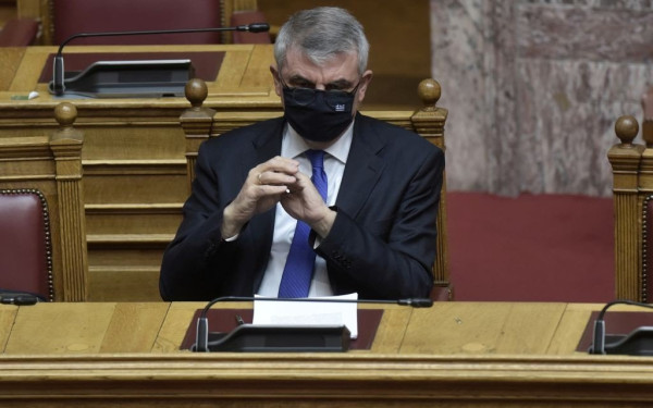 Τα 11 βασικά σημεία του «μίνι» ασφαλιστικού συνόψισε στη Βουλή ο Π. Τσακλόγλου