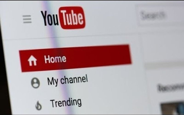 Το YouTube παρέτεινε για μία εβδομάδα την αδρανοποίηση του καναλιού του Τραμπ