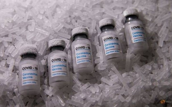 Τι γνωρίζουμε για τις σπάνιες θρομβώσεις που ίσως σχετίζονται με τα εμβόλια Covid-19