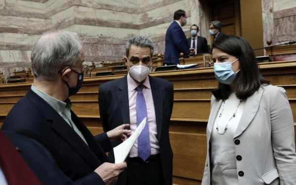 Βραδινή τροπολογία στη Βουλή για το νομοσχέδιο που αφορά τα πανεπιστήμια