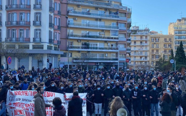 Θεσσαλονίκη: Στους δρόμους οι εκπαιδευτικοί για «διοικητικές διώξεις» συναδέλφων τους