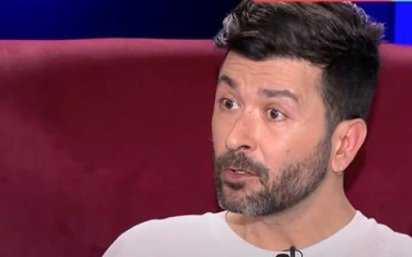 Η πρώτη μήνυση στο ελληνικό #MeToo: Ο Βασίλης περιγράφει πώς έπεσε θύμα βιασμού στα 15 από γνωστό θεατράνθρωπο (Βίντεο)