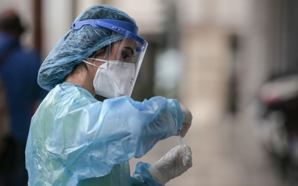 Κορονοϊός: Θετικότητα 8,5% στα rapid tests της Παρασκευής