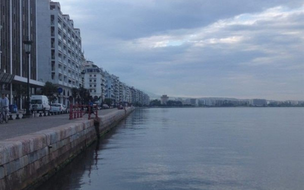 Θεσσαλονίκη: Σε 52χρονη αλλοδαπή ανήκει η σορός που εντοπίστηκε στη θάλασσα στη Νέα Παραλία - Η ανακοίνωση του Λιμενικού