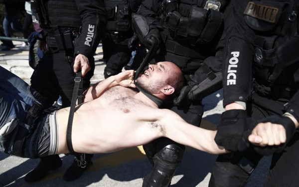 Εικόνες ντροπής στο ΑΠΘ μετά την εισβολή της αστυνομίας (βίντεο & φωτ.)