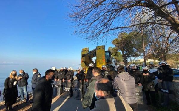 Ένταση και τρεις συλλήψεις κατοίκων στη Νικήτη (Βίντεο- Φωτ.)