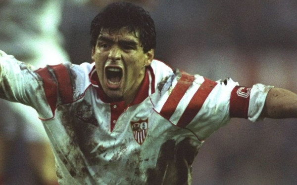 Σε δημοπρασία το πολυετές αυτοκίνητο που οδηγούσε ο Μαραντόνα στη Σεβίλλη