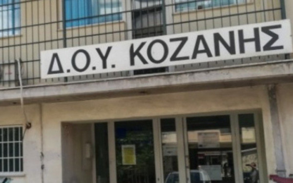 Κοζάνη: ﻿﻿H συγκλονιστική μαρτυρία του υπαλλήλου που αφόπλισε τον δολοφόνο στην Εφορία 