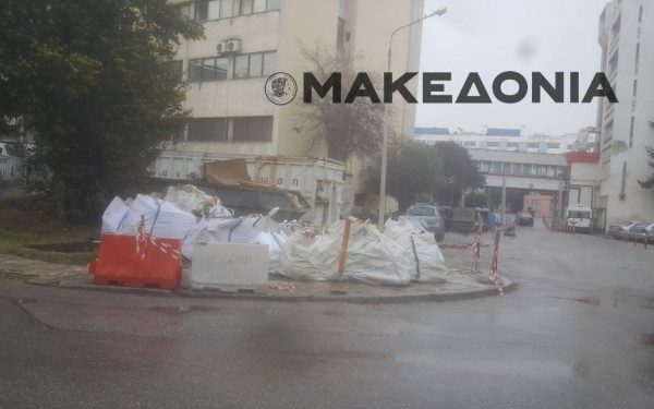 Απομακρύνθηκαν τα «ταξιδιάρικα» στρώματα από το Ιπποκράτειο μετά από μόλις... τρεις μήνες (φωτ.)