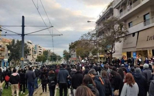 Επεισόδια στη Νέα Σμύρνη (βίντεο, φωτ.)