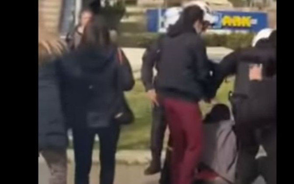 Νέα Σμύρνη: Πυρά της αντιπολίτευσης για την αστυνομική βία