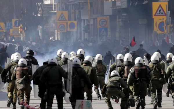 Θεσσαλονίκη: Ένταση και δακρυγόνα στην πορεία των φοιτητών (βίντεο, φωτ.)