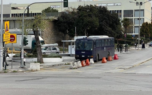 Σε αστυνομικό κλοιό παραμένει το ΑΠΘ-Παρέμβαση του κοσμήτορα της Φιλοσοφικής (Φωτ.)