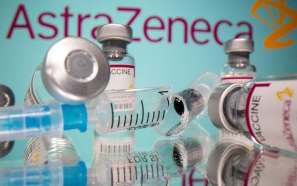 AstraZeneca: Παραδέχθηκε ότι το εμβόλιο κατά της Covid ίσως έχει παρενέργειες