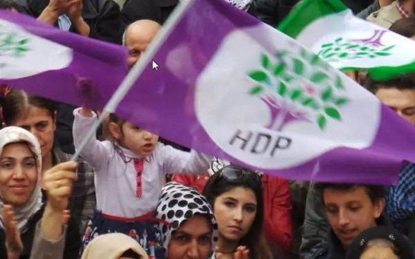 Τουρκία: Ανώτατος εισαγγελέας ζητάει να μπλοκαριστούν οι τραπεζικοί λογαριασμοί του φιλοκουρδικού κόμματος HDP