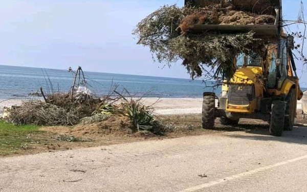  Εργασίες καθαρισμού τάφρου στην Εθνική Οδό Θεσσαλονίκης- Έδεσσας 