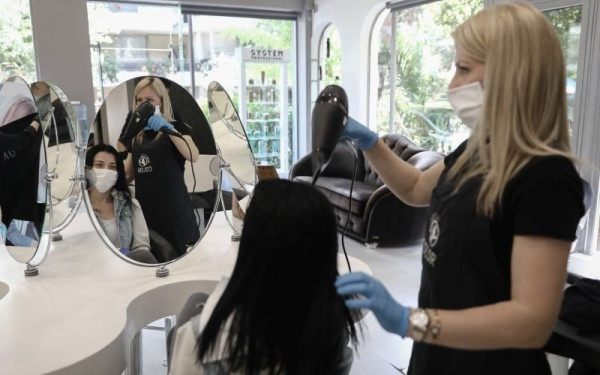 Γιατί κομμώτριες, αισθητικοί και λογίστριες μπορεί να διατρέχουν μεγαλύτερο κίνδυνο για καρκίνο των ωοθηκών 