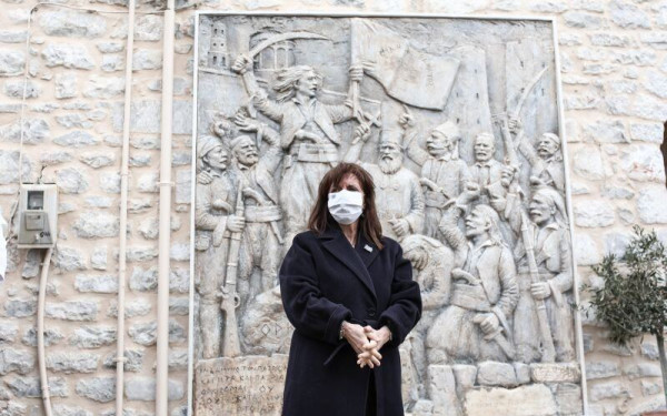 Το Αγρίνιο και τους Δελφούς επισκέπτεται σήμερα η ΠτΔ