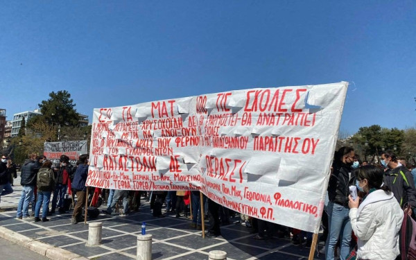 Κλιμακώνεται ο αγώνας των φοιτητών ενάντια στο νόμο Κεραμέως – Πανεκπαιδευτικό συλλαλητήριο 