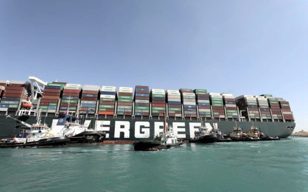 Η Ελλάδα προσφέρει βοήθεια στην Αίγυπτο για να ανοίξει το Σουέζ (βίντεο)