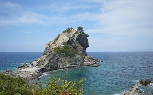 Οι Βρετανοί επιλέγουν τη Σκόπελο για το 2023