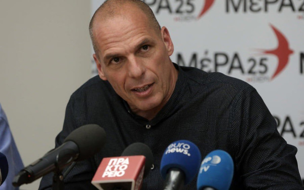 Βαρουφάκης για την επίθεση που δέχτηκε: Ήταν μπράβοι - Συλλήψεις «υποσχέθηκε» ο Τ. Θεοδωρικάκος (φωτ.)