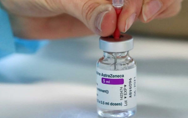 Εμβόλιο AstraZeneca: Οι συμβουλές Καπραβέλου – Παυλάκη για τη δεύτερη δόση 