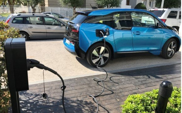 Κερδίζουν έδαφος τα ηλεκτρικά ΙΧ - Εφτασαν τα 17.801 μέχρι τον περασμένο Νοέμβριο