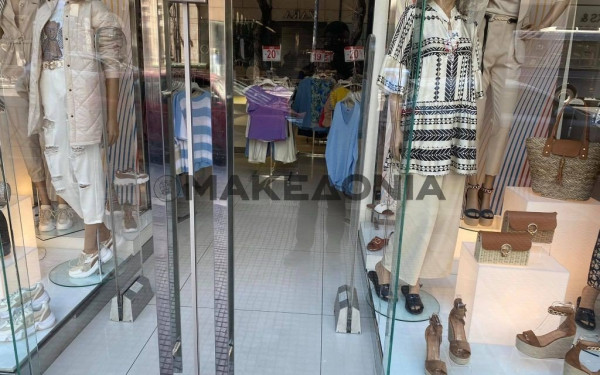 Κατατέθηκε η τροπολογία για ανοιχτά εμπορικά καταστήματα την Κυριακή