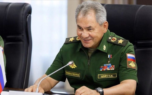 Ο Ρώσος υπουργός Άμυνας πραγματοποιεί σπάνια επίσκεψη στα στρατεύματα στην Ουκρανία