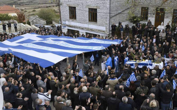 Πλήθος κόσμου στους Βουλιαράτες για το τελευταίο αντίο στον Κ. Κατσίφα