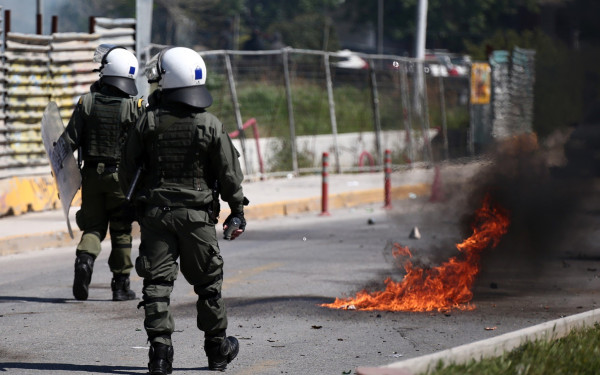 Επίθεση με μολότοφ σε υπηρεσία των ΜΑΤ στο Γουδί