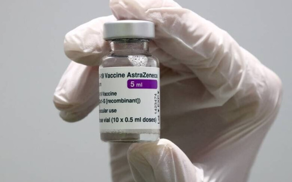 Αξιωματούχος EMA: Nα σταματήσει η χορήγηση εμβολίων AstraZeneca και στους άνω των 60 ετών