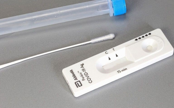 Θεσσαλονίκη: Καθηγητής καταδικάστηκε σε φυλάκιση γιατί μπήκε στο σχολείο χωρίς self-test