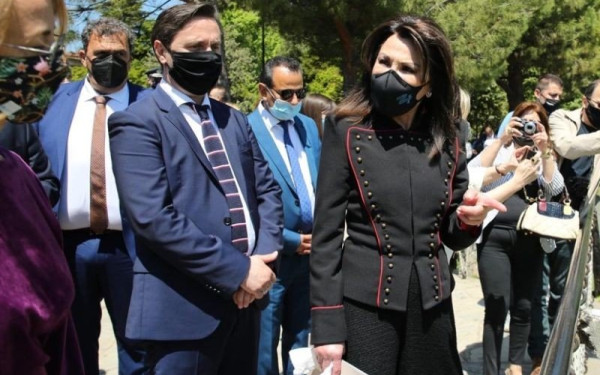 Ο Απ. Βεσυρόπουλος και η Γ. Αγγελοπούλου – Δασκαλάκη στις εκδηλώσεις για την 199η Επέτειο του Ολοκαυτώματος της Νάουσας (Φωτ.)
