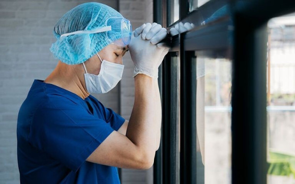 Βουλή: Σκεπτικισμός στην αντιπολίτευση για την παραμονή στην υπηρεσία νοσοκομειακών γιατρών και μετά το 67ο έτος της ηλικίας τους