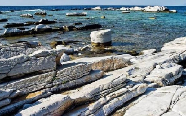 Το εντυπωσιακό αρχαίο λατομείο της Θάσου (φωτ.)