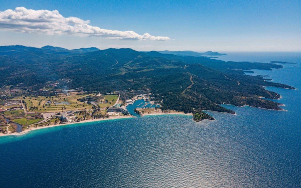 Nέα εποχή για το Πόρτο Καρράς -  Ξεκινά ο διαγωνισμός για την πλήρη ανάπτυξη του εμβληματικού ξενοδοχείου