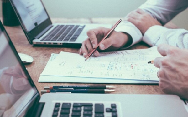 Ο προϊστάμενος θα... ορίζει ποιοι δημόσιοι υπάλληλοι μπορούν να διεκδικήσουν μπόνους παραγωγικότητας