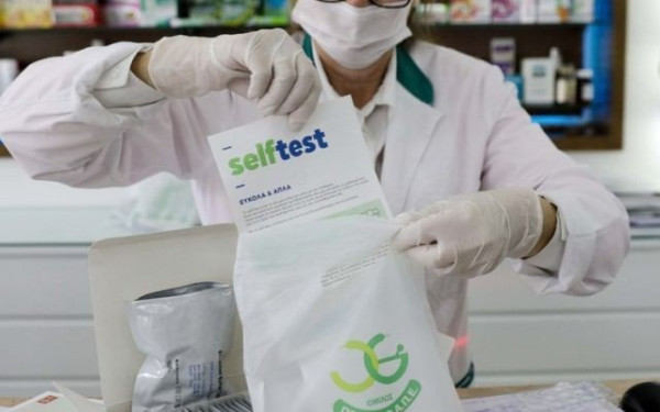 ΦΣΘ: Διπλασιάστηκε η ζήτηση των self tests και των rapid tests - 5 στα 8 τεστ βγαίνουν θετικά στον κορoνοϊό